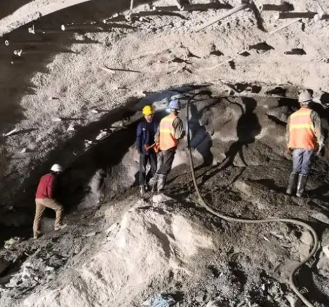 浑南拱顶带模注浆料的施工流程及注意事项